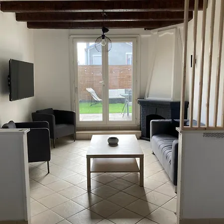 Belle Maison Avec Grande Terasse A 10 Minutes En Train De Paris Centre Et 6 Min A Pied De La Gare Et Du Centre Holiday home *